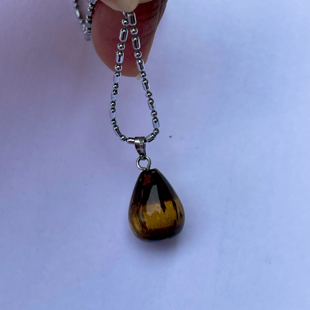 Tiger eye teardrop pendant necklace